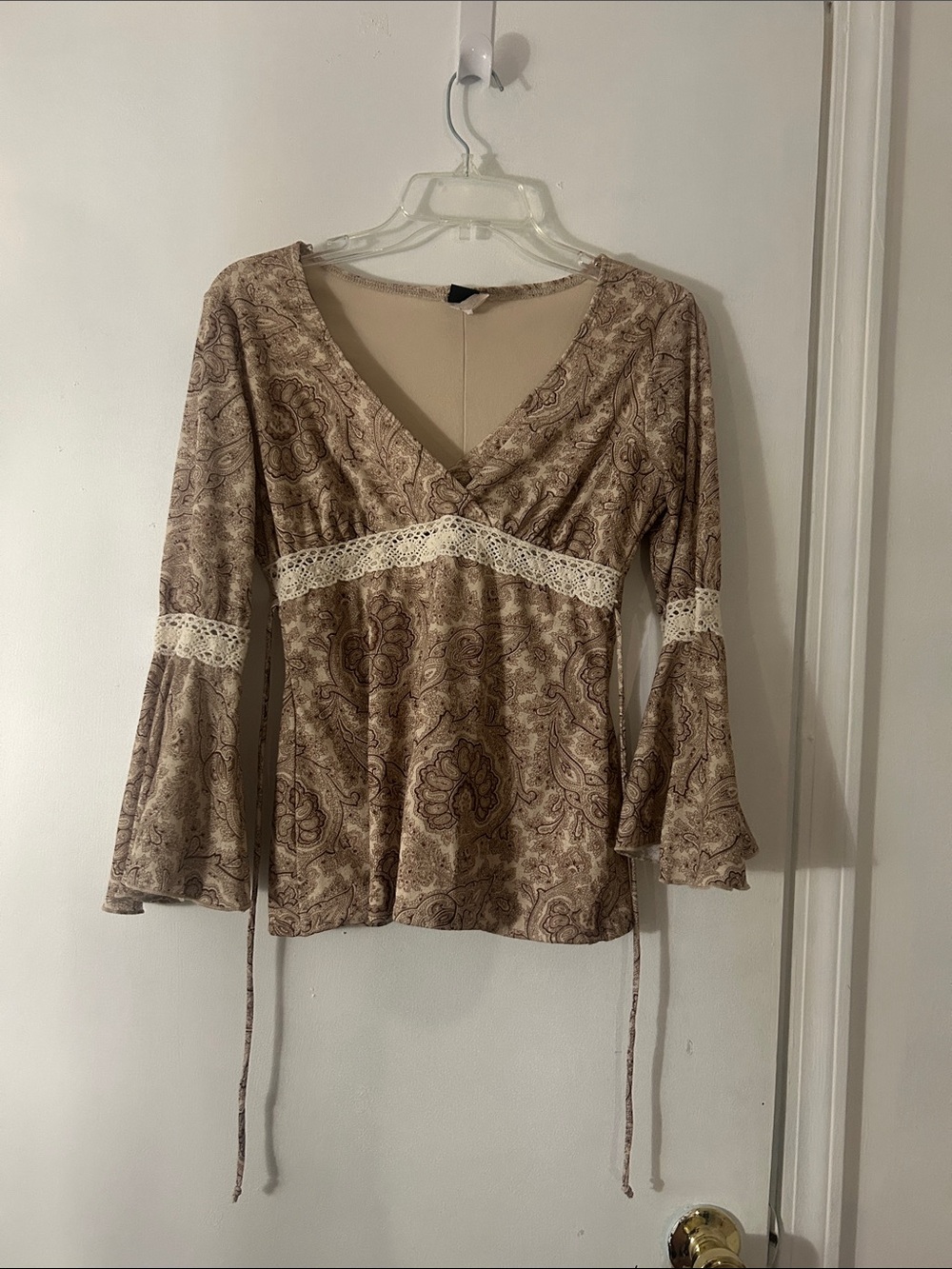 Women's V-Neck Paisley Lace-Trim Top in Beige